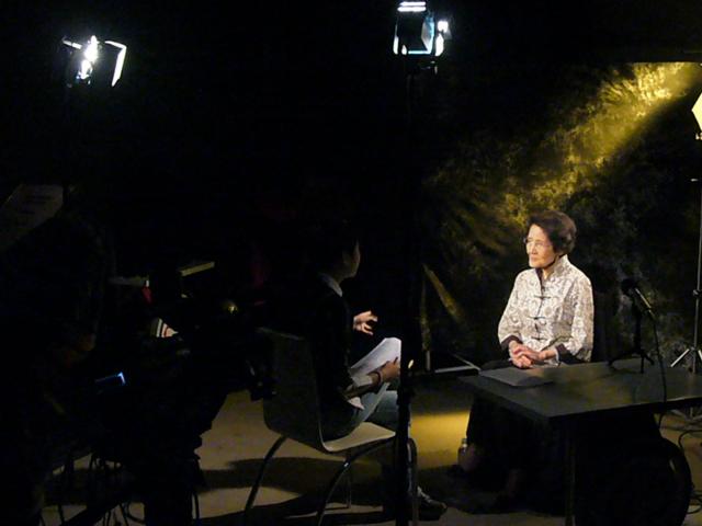 2009年，记者吴达衡正在采访周小燕.jpg